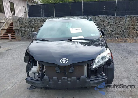 2015 Toyota Sienna L 7 Passenger z USA, uszkodzony, nr VIN 5TDZK3DC5FS660337